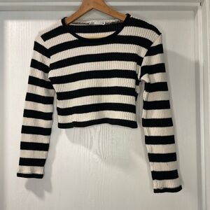 Zara Long Sleeve Black and White Striped Cropped Top. Size S
